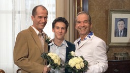 Carsten, "Käthe" und Felix im Standesamt
