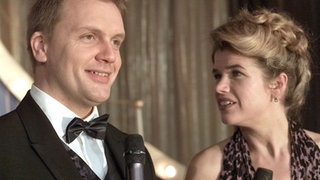 Charmant und witzig führt das Moderatoren-Duo (Anke Engelke, Hape Kerkeling) durch den Tanzwettbewerb.