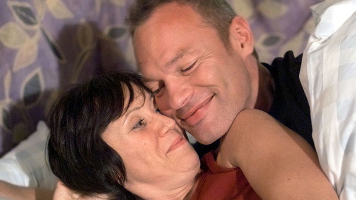 Christian (Klaus Nierhoff) und Urszula (Anna Nowak) genießen ihre junge Liebe. Dagegen hat Urszulas Tochter Irina große Probleme mit der neuen Zweisamkeit.