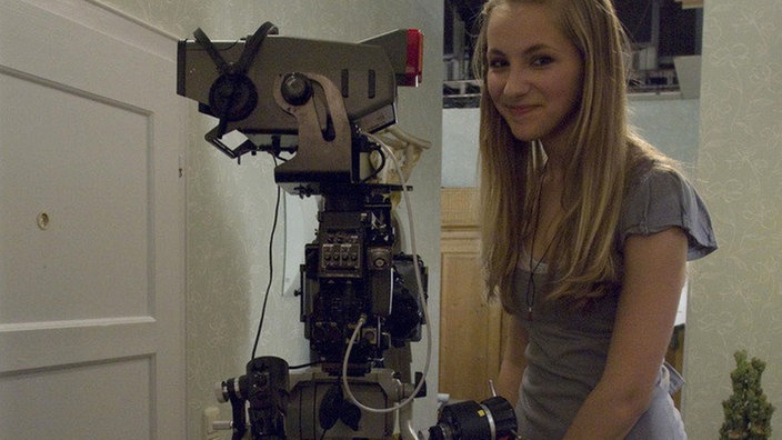 Cynthia Cosima am Set