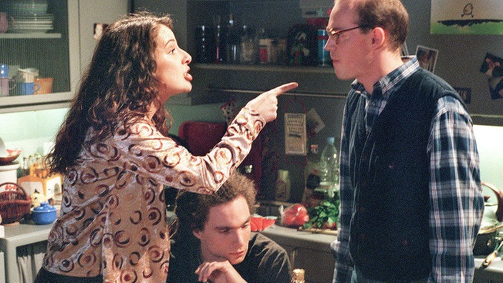Dani (Clelia Sarto) macht Philipp (Philipp Neubauer, rechts) schwere Vorwürfe.