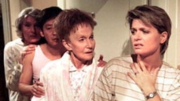 Das vermeintlich schwächste Glied in der Kette: Wanda (ganz hinten) fürchtet, wieder einmal ihre Bleibe zu verlieren.