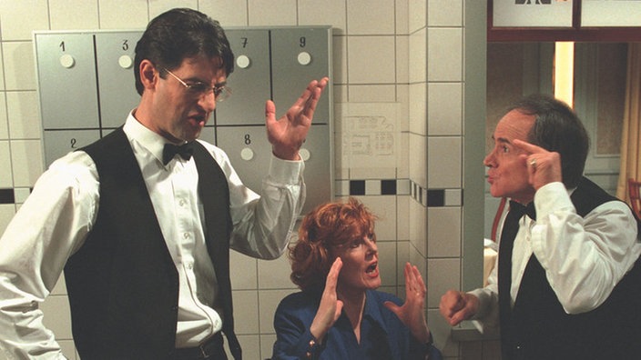 Die ewigen Streitereien zwischen Paolo (Sigo Lorfeo, links) und Francesco (Fabio Sarno) zerren an Isoldes (Marianne Rogée) Nerven.