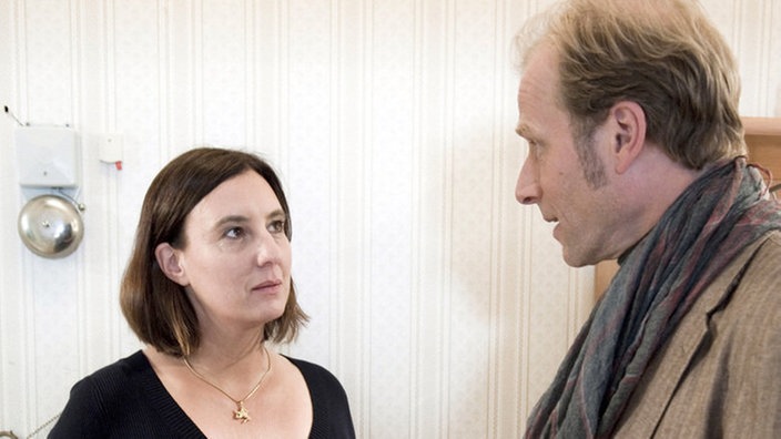 Die große Liebe sieht anders aus: Angespannte Stimmung zwischen Ines (Birgitta Weizenegger) und Ernesto (Michael Schmitter)