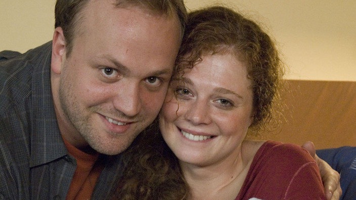 Doch noch ein Happy end: Nastya (Anja Antonowicz) und Klaus (Moritz A. Sachs) freuen sich über die Geburt ihrer Tochter Mila.