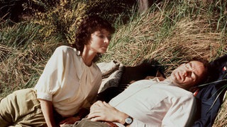 Dominique (Brigitte Annessy) und Matthias (Manfred Schwabe) genießen den gemeinsamen Ausflug in vollen Zügen.