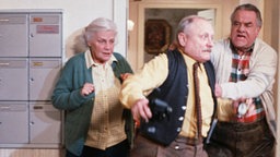 Egon wirft Franz aus der Wohnung