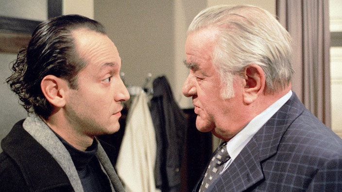 Egon (Wolfgang Grönebaum, re) wirft Fausto (Antonio Paradiso) aus dem "Akropolis".