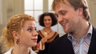 Einfahrt in den Hafen der Ehe: Klaus (Moritz A. Sachs) und Nina (Jacqueline Svilarov) geben sich das Ja-Wort.