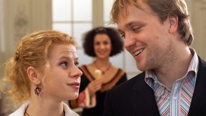 Einfahrt in den Hafen der Ehe: Klaus (Moritz A. Sachs) und Nina (Jacqueline Svilarov) geben sich das Ja-Wort.