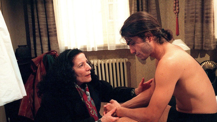 Elena (Domna Adamopoulou), sagt Vasily (Hermes Hodolides) ein Leben ohne Mary ist besser.