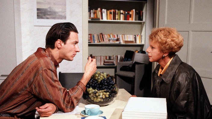 Elisabeth (Dagmar Hessenland) ist entsetzt über Roberts (Martin Armknecht) Roman.