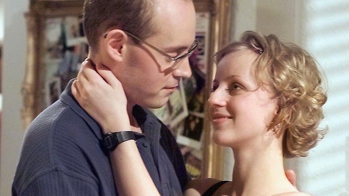 Ende der Eiszeit: Carmen (Manja Schaar) und Philipp (Philipp Neubauer) kommen sich deutlich näher.