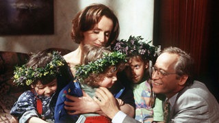 Endlich wieder vereint: Anna ist aus der Klinik entlassen worden (v.l.: Johannes Scheidt, Irene Fischer, Verena Reichertz, Julia Stark, Joachim Hermann Luger).