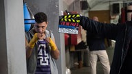 Enzo trainiert im Boxclub