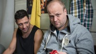 Enzo und Klaus sporteln im Boxclub