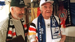 Erich besorgt Egon Karten für das WM-Finale