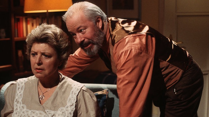Erich (Bill Mockridge) macht Helga (Marie-Luise Marjan) Vorwürfe in Bezug auf Anna.