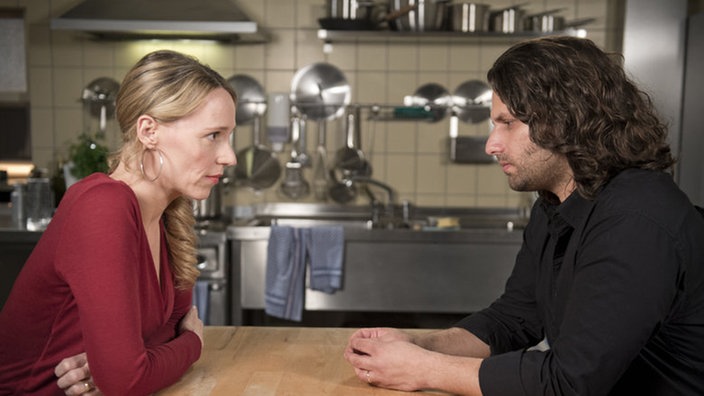 Ernstes Gespräch zwischen Sandra und Manolis