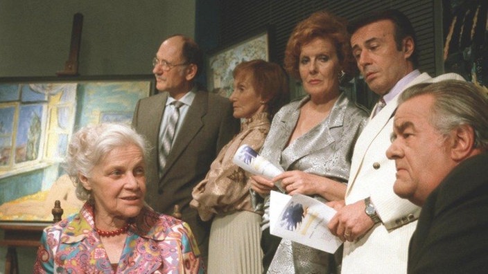Franz Schildknechts Vernissage in der Tanzschule ist gut besucht (v.l.: Annemarie Wendl, Robert Zimmerling, Margret van Munster, Marianne Rogée, Guido Gagliardi und Wolfgang Grönebaum).