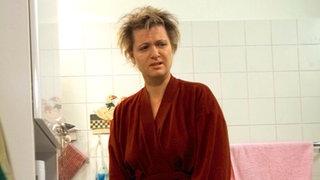Gabi (Andrea Spatzek) ist entsetzt: Ihre Diät zeigt keinerlei Wirkung.