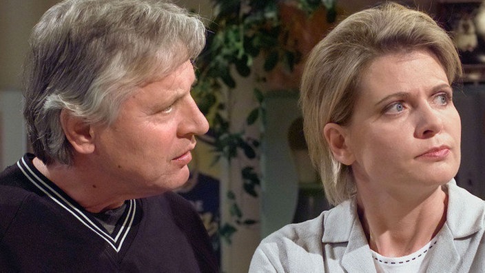 Gabi (Andrea Spatzek) ist stocksauer auf Andy (Jo Bolling). Mit seinem ewigen Gemeckere hat er nicht nur Lisa, sondern auch Valerie aus dem Haus getrieben.