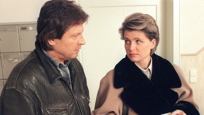 Gabi (Andrea Spatzek) und Andy (Jo Bolling) bleiben fürs erste nur die Zeichnungen von Max.