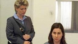 Gabi besucht Angela in der Psychiatrie.