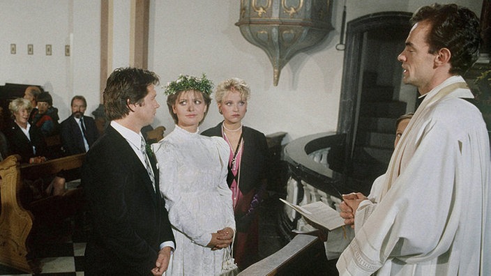 Gabi und Benno sagen "Ja" (v.l.: Amorn Surangkanjanajai, Bernd Tauber, Andrea Spatzek, Silke Wülfing, Manfred Schwabe).