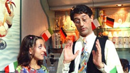 Geschafft! Paolo ist nun endlich stolzer Ladeninhaber.