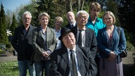 Hajo und die Trauergemeinde auf dem Friedhof