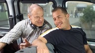 Hajo und Olli sitzen im Bus