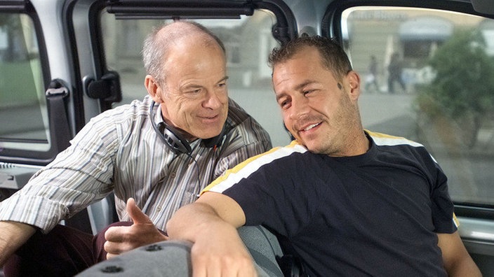 Hajo und Olli sitzen im Bus