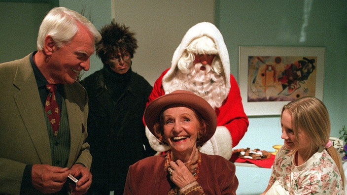 "Halleluja", große Freude im Krankenhaus: Weihnachtsmann und Knecht Ruprecht sind da (v.l.: Carlos Werner, Andrea Spatzek, Anna Teluren, Jo Bolling, Sontje Peplow).