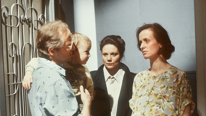 Hans ist fassungslos, als Anna plötzlich wieder vor ihm steht.(V.l.: Joachim Hermann Luger, Johannes Scheit, Michaela Kametz und Irene Fischer)