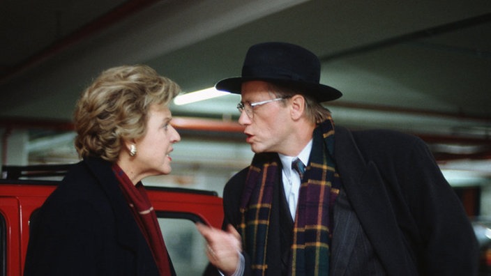 Hans (Joachim Hermann Luger) macht Helga (Marie-Luise Marjan) schwere Vorwürfe.