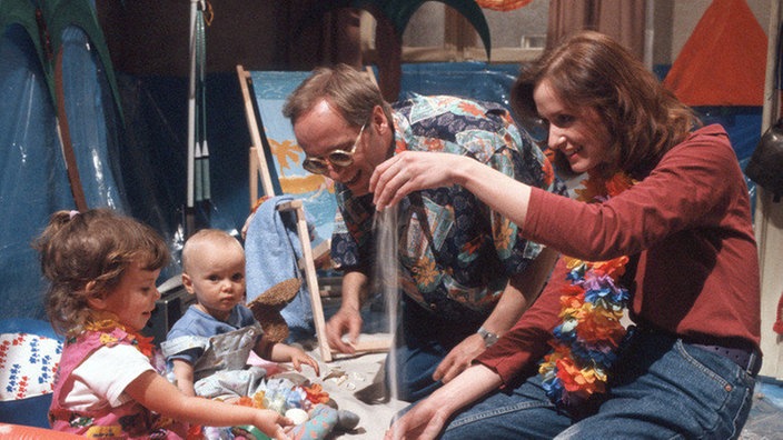 Hans und Anna improvisieren den Sommerurlaub mit den Kindern (v.l.: Julia Stark, Johannes Scheit, Joachim Hermann Luger und Irene Fischer).