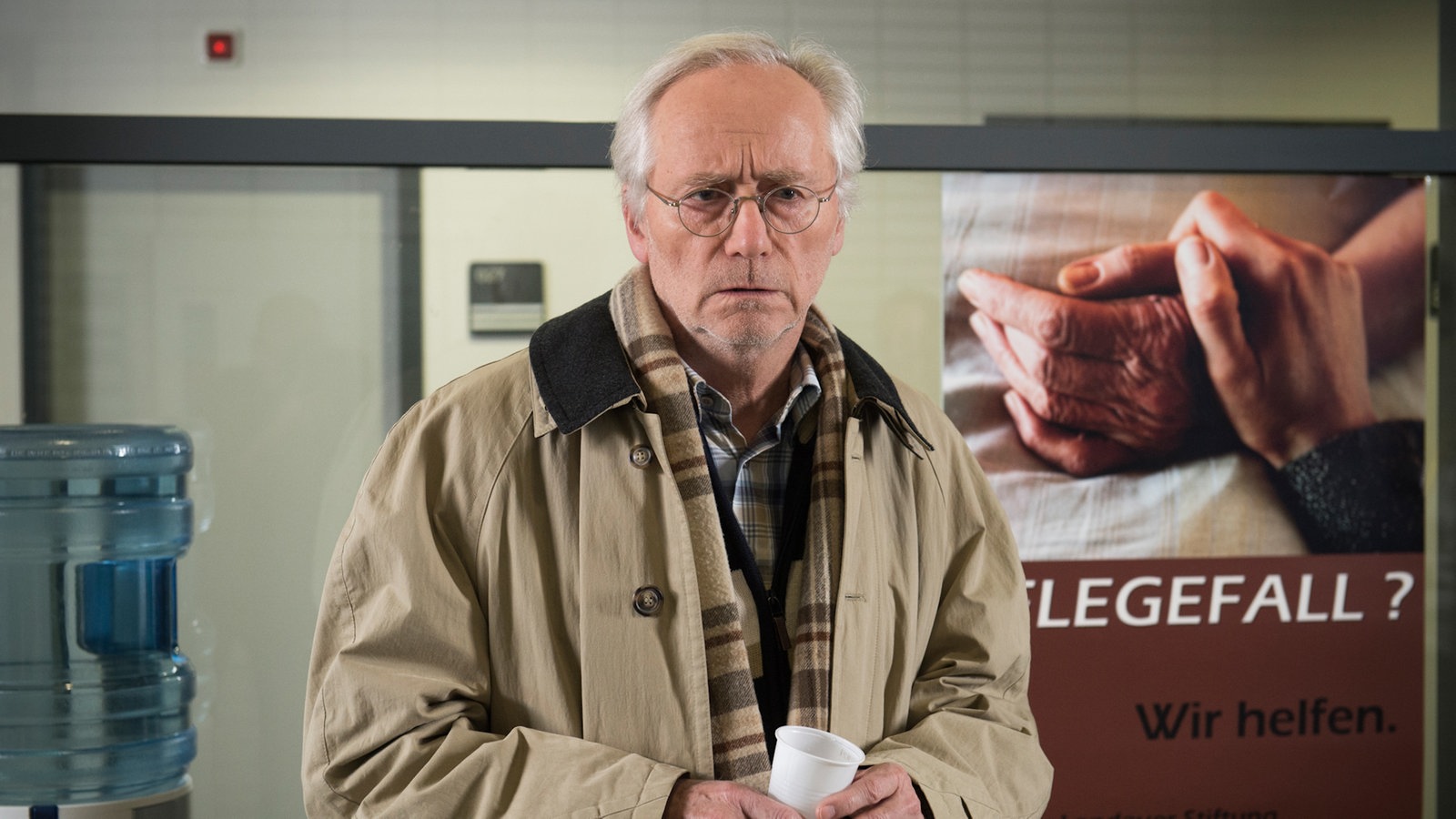 Hans wartet im Krankenhaus