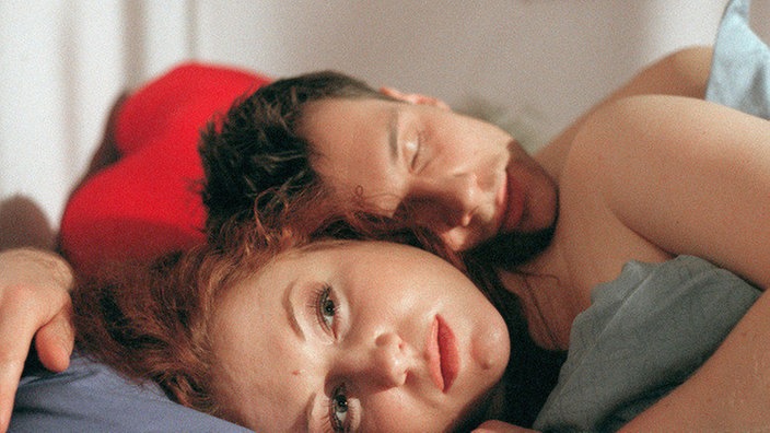 Harmonie wie seit langem nicht mehr: Iffi (Rebecca Siemoneit-Barum) und Heiko (Tilmar Kuhn) haben sich wieder versöhnt.