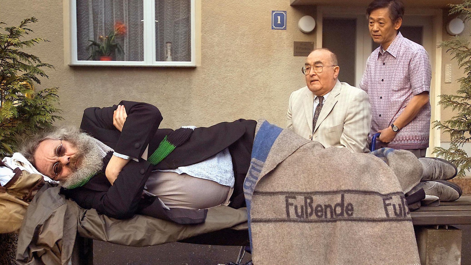 Harry wird von Dressler und Gung besucht