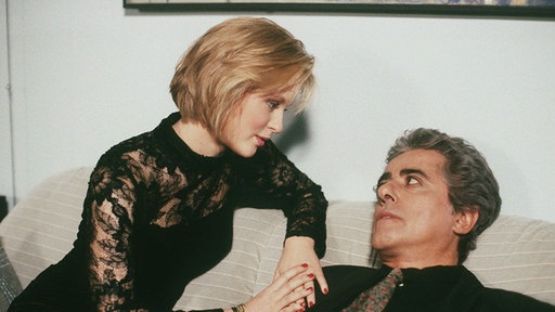 Hat ihre Liebe eine Zukunft? Tanja (Sybille Waury) will eine Entscheidung von Jean-Luc (Gérard Herold).