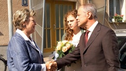 Helga gratuliert Nastya und Hajo