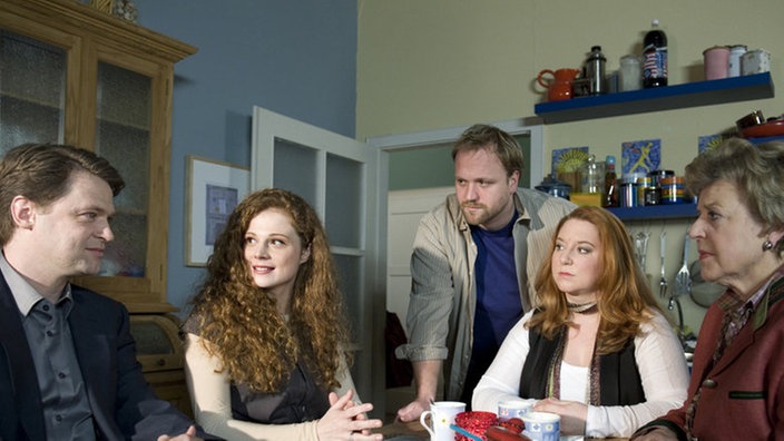 Helga, Iffi, Klaus, Nastya und Tobias am Esstisch