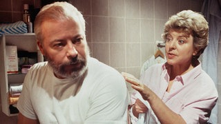 Helga (Marie-Luise Marjan) und Schiller (Bill Mockridge) geraten wieder einmal aneinander.