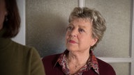 Helga redet auf Anna ein