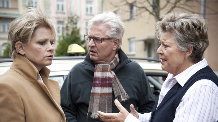 Helga teilt Gabi und Andy eine Neuigkeit mit