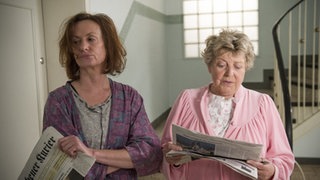 Helga und Anna begegnen sich im Flur