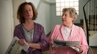 Helga und Anna treffen im Treppenhaus aufeinander