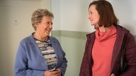 Helga und Anna treffen im Treppenhaus aufeinander