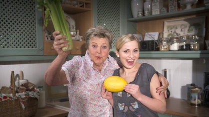 Helga und Lea am Set